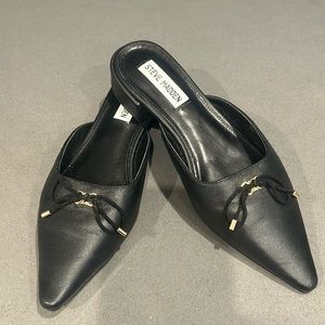 Pointed Steve Madden black leather flats
